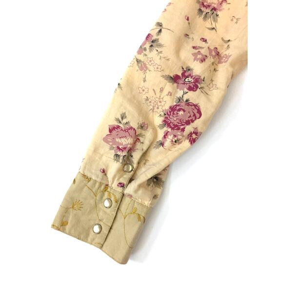 Vanity Embroidered Floral Button Down Top Size Small‎ - Picture 11 of 12